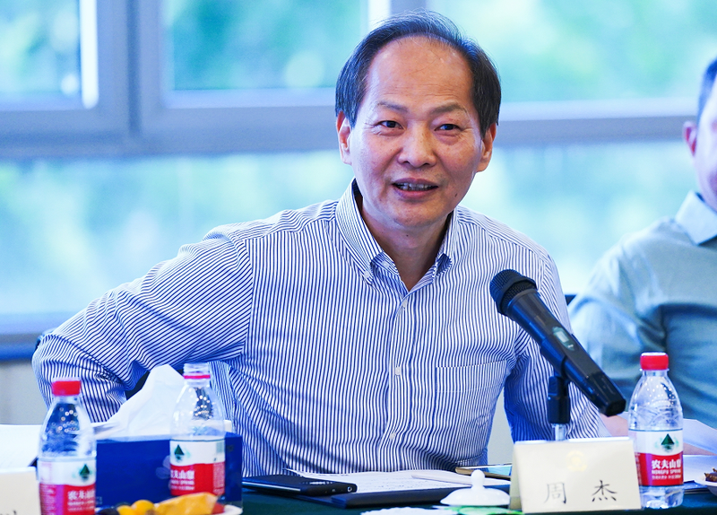 周  杰  中国经济社会理事会一至四届理事、国际清洁能源论坛（澳门）副理事长兼秘书长