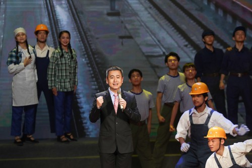 《中国，站在高高的脚手架上》 作者：曹汉俊 朗诵：王迪(广西文化产业集团副总经理  广西演艺集团董事长)