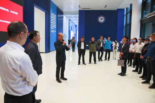 常委们参观怀柔科学城1 常委们参观怀柔科学城1