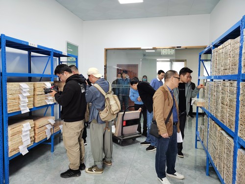 “乡村振兴 委员行动”主题采访组在广西柳州市融水苗族自治县政协委员企业采访 潘柯君 摄 “乡村振兴 委员行动”主题采访组在广西柳州市融水苗族自治县政协委员企业采访 潘柯君 摄