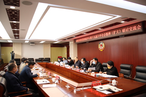 理论中心组成员及正处职领导干部围绕研讨主题作交流发言 理论中心组成员及正处职领导干部围绕研讨主题作交流发言