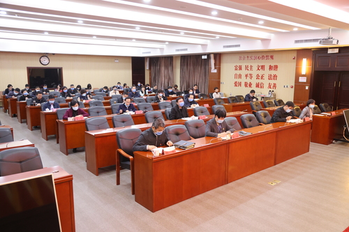 机关全体干部认真听讲 机关全体干部认真听讲