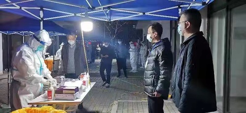 3 市政协主席何健凌晨赴各全员核酸监测点开展督导