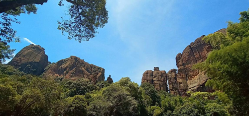 图为弋阳县龟峰 图为弋阳县龟峰