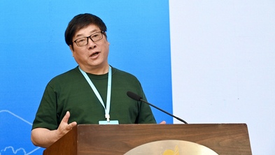 王东林：委员的参政议政还可以写在祖国大地上