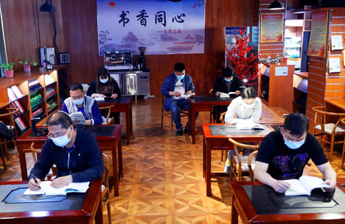 7日3版图片新闻（冀站）书香浸润同心同行(1058014)-20220507103212