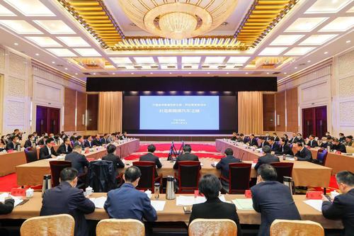 1、市政协“打造全球智造创新之都·阿拉甬商有话讲”活动以“打造新能源汽车之城”为主题举行首场政企协商会。