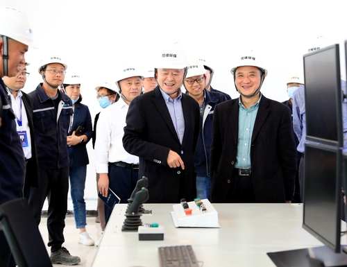 1.1区政协主席何以龙带队调研科技创新工(1601979)-20230111093933