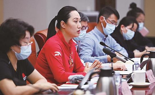 砥砺实干提信心非凡成就催奋进  