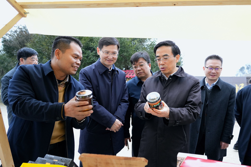 8版 程凯(右二)调研(1882215)-20230310084115 8版 程凯(右二)调研(1882215)-20230310084115