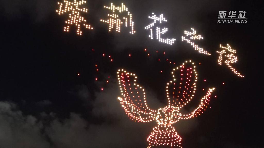 千架无人机灯光秀点亮维港