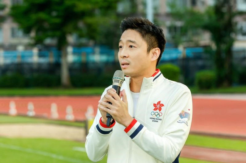 图为中国香港足球总会主席霍启山先生在开球仪式上发表讲话 图为中国香港足球总会主席霍启山先生在开球仪式上发表讲话