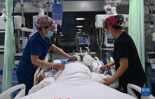 全力救治地震伤员