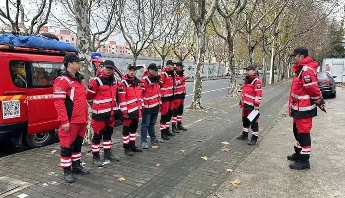 感动别人的人，也被别人感动着