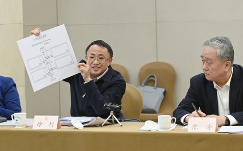 图为“关于推进《北京市居民集中供热暂停和恢复供热指导意见》更好落实的提案”办理协商会现场。