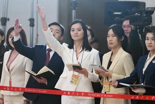 本报记者刘彤提问(4063747)-20240308092524 本报记者刘彤提问(4063747)-20240308092524