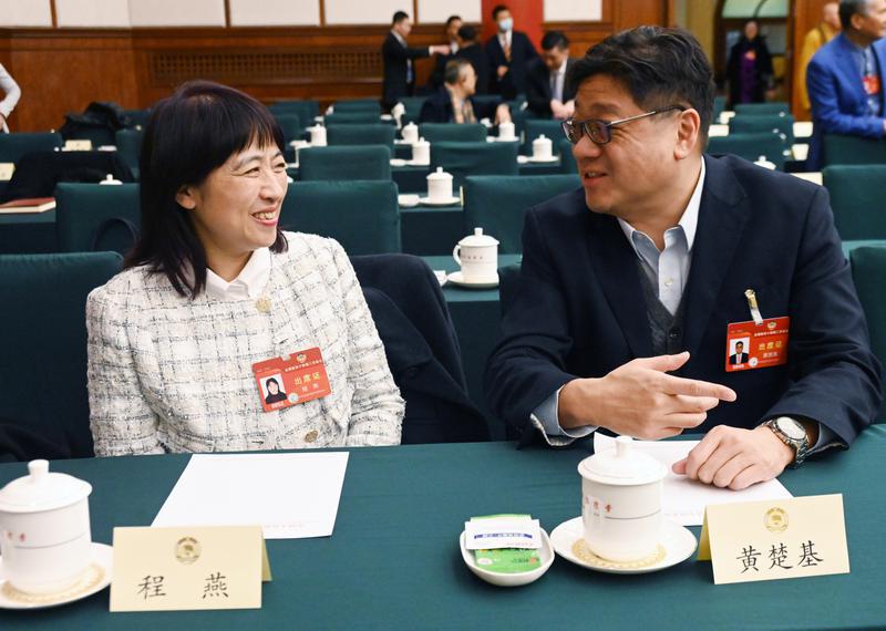 汇聚侨力，积极发挥桥梁纽带作用