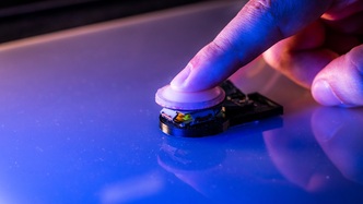 从棉花糖到跳动的心脏，触觉机器人能“感受”材料柔软度