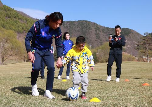 慈善新闻“贾宁摄”——世界孤独症关注日_(4246808)-20240402091635_爱奇艺 慈善新闻“贾宁摄”——世界孤独症关注日_(4246808)-20240402091635_爱奇艺