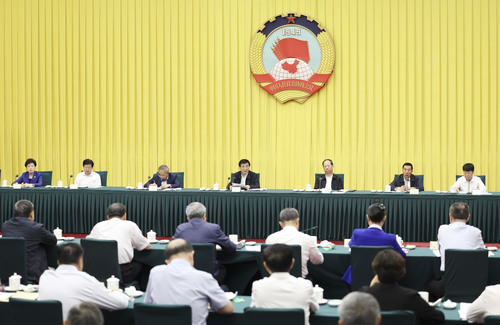 7月22日，全国政协在北京召开2024年上半年宏观经济形势分析座谈会，中共中央政治局常委、全国政协主席王沪宁出席并讲话。