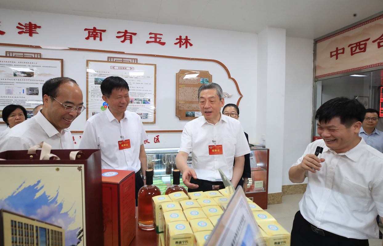   广西壮族自治区政协常委视察团围绕“深化区域合作，推动广西中医药产业高质量发展”开展监督性视察
