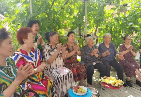 民族团结一家亲 “小院大爱”传佳话