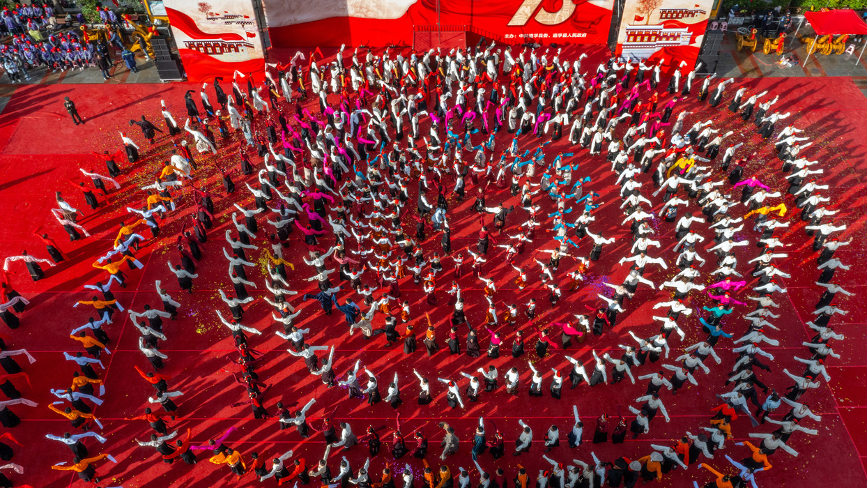 四川道孚：众人锅庄迎国庆