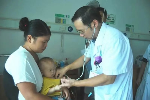 吴海泉：不悔医者路(分离图)吴海泉2(5542363)-20241021092150