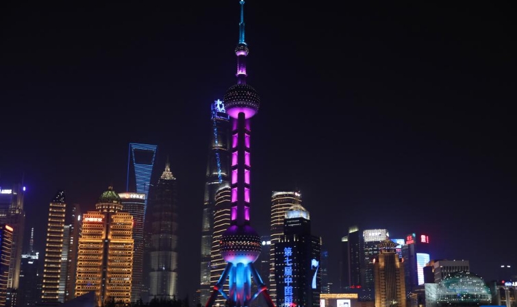 上海：陆家嘴亮灯迎接进博会