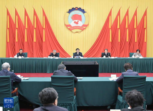 11月27日，政协第十四届全国委员会第二十八次主席会议在北京召开。中共中央政治局常委、全国政协主席王沪宁主持并讲话。新华社记者 高洁 摄