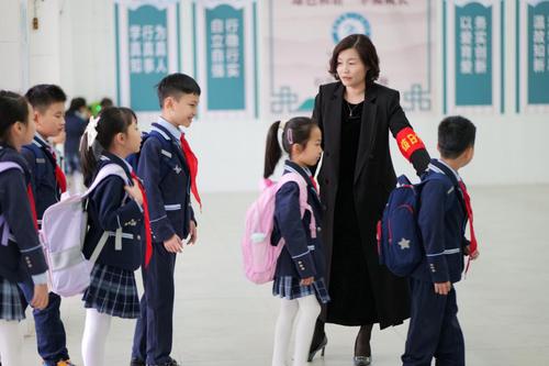 谢海燕：校园里的教育规划师(分离图)图片(5836962)-20241204103902
