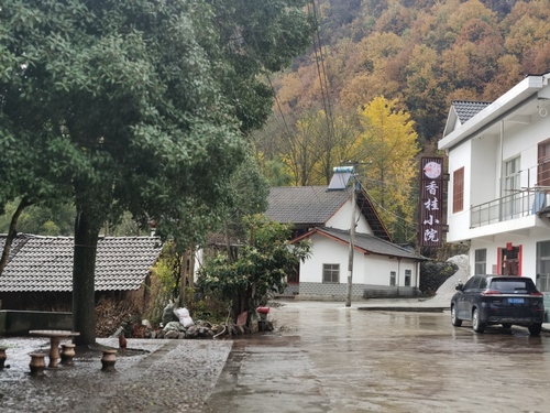 石屋头村村容1，摄影贺春兰(5925670)-20241216082459