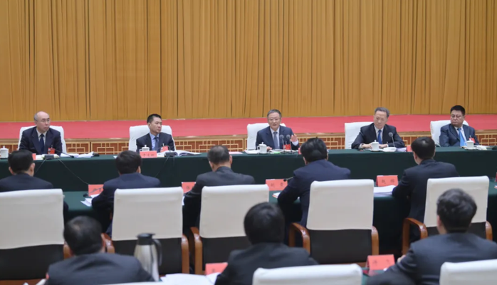 孙绍骋参加内蒙古自治区政协十三届三次会议联组讨论 张延昆参加