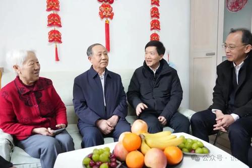 看望慰问全国先进工作者朱宝银