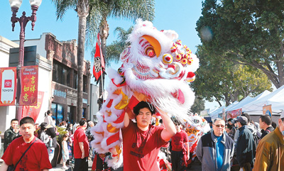 老中青三代华侨华人——今年春节，我们这样过