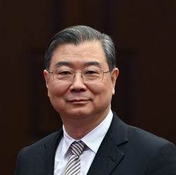 挺膺担当 不负时代