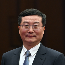 把事业放在心上 把责任扛在肩上