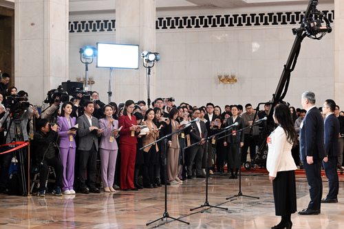 (委员通道记者手记)属于中国机器人的春天(6558841)-20250305085441 (委员通道记者手记)属于中国机器人的春天(6558841)-20250305085441