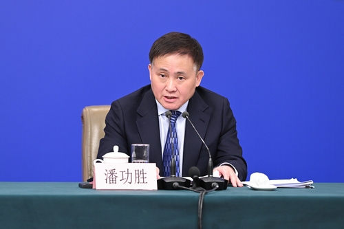 中国人民银行行长潘功胜回答记者提问 中国人民银行行长潘功胜回答记者提问