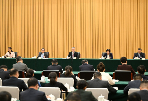 两会丨李希参加共青团和青联、总工会、妇联(6615516)-20250307004654