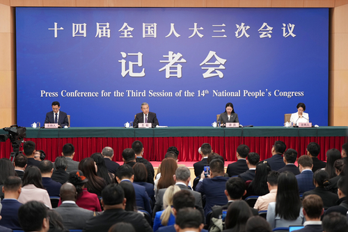 王毅回答中外记者提问 王毅回答中外记者提问