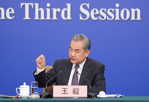 王毅回答中外记者提问 王毅回答中外记者提问