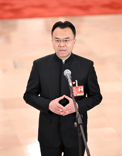 图为全国政协委员张朝晖接受媒体采访。(6632535)-20250308101131