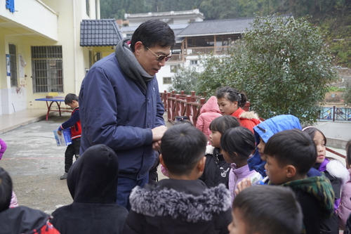 (0414)王万传:多重身份耕耘者(分离(6989329)-20250415155511 (0414)王万传:多重身份耕耘者(分离(6989329)-20250415155511