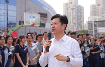 守护“会发光”的成长