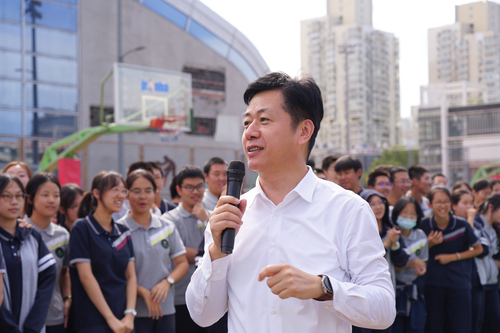 (劳动节1)任炜东:培养幸福的人(分离图(7123427)-20250430090936 (劳动节1)任炜东:培养幸福的人(分离图(7123427)-20250430090936