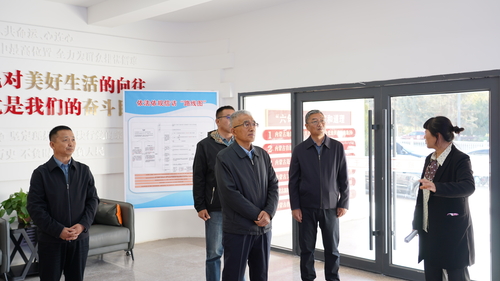 2024年10月29日，盟政协党组书记、主席卢利明在阿左旗调研政协协商向基层延伸、助力基层社会治理工作情况