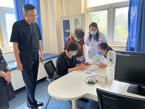 8日5版1(提案办理见成效)助力推动药品(7164122)-20250508085020 8日5版1(提案办理见成效)助力推动药品(7164122)-20250508085020