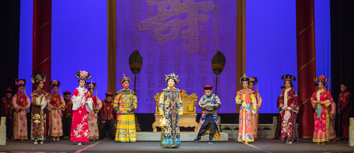 袁慧琴在《曙色紫禁城》中饰演慈禧 袁慧琴在《曙色紫禁城》中饰演慈禧