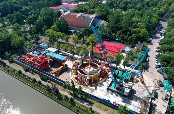 全国首台初雨调蓄竖井掘进机顺利始发